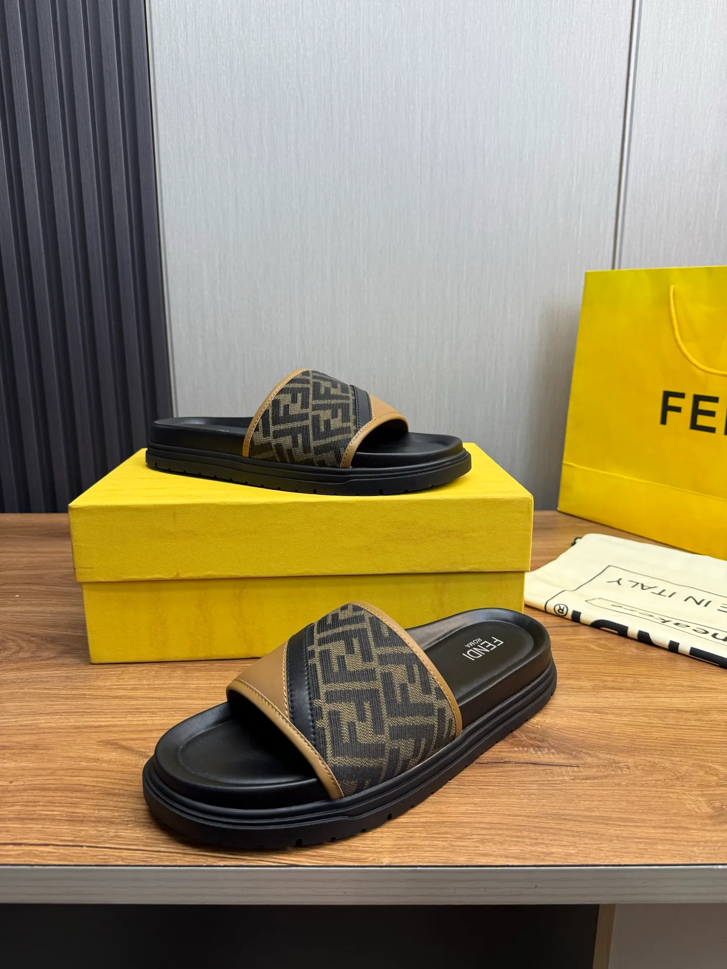 Men's shoes 💰400💰 Fendi men's slippers, made one to one on the FENDI official website, sizes 38-45 45 46 🉑️Customized!